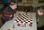 6. turnaj O pohár vítěz Roman Vincze v partii s Rudou Junem 8.1.2016